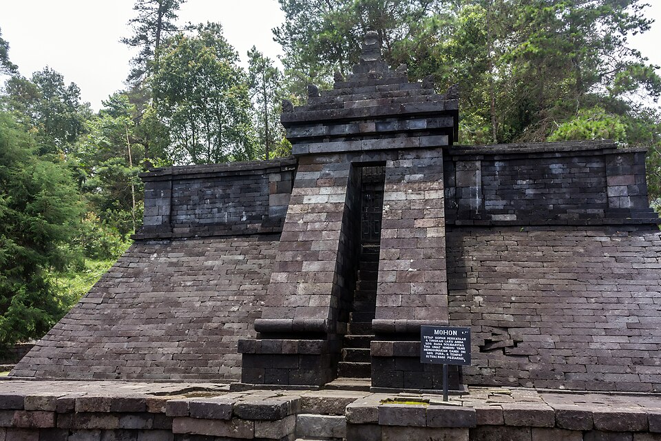 Mount Lawu Sacred Trail: Ancient Temples & Tea Heritage gallery 5